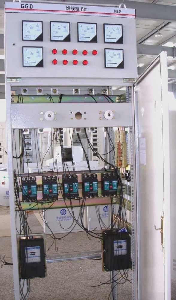 低压配电柜咋操作？规范步骤 + 安全要点全说透