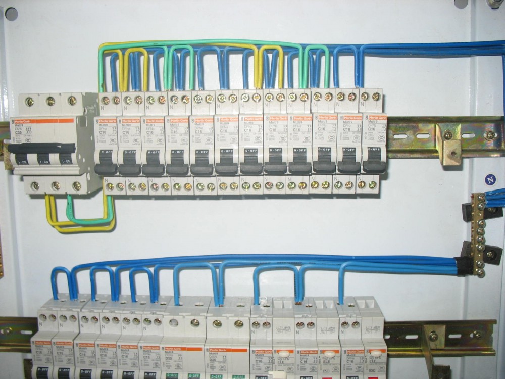 配电柜空开：电力系统安全的核心守护者