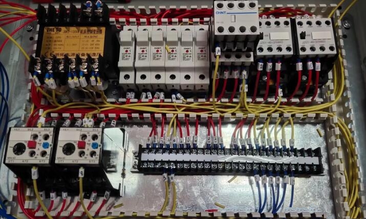 配电柜元件：构成电力系统安全与效率的核心基石