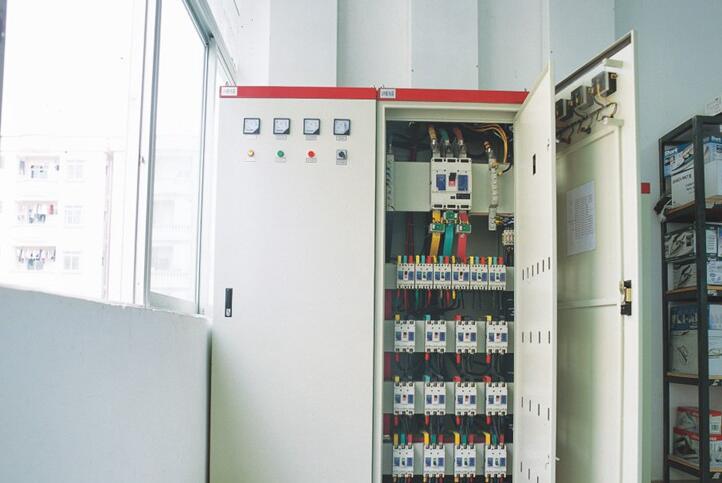 车间火力全开：配电柜 “过劳” 发热怎么破？