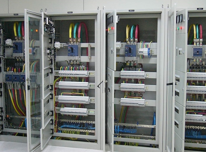 PLC智能配电柜全面解析：如何选择高效的智能配电系统